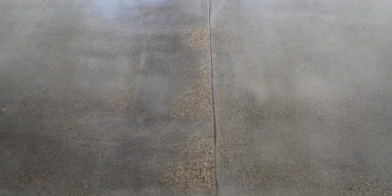 бетонная поверхность пола