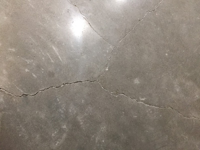 Предотвращение растрескивания и других проблем при шлифовке бетонного пола